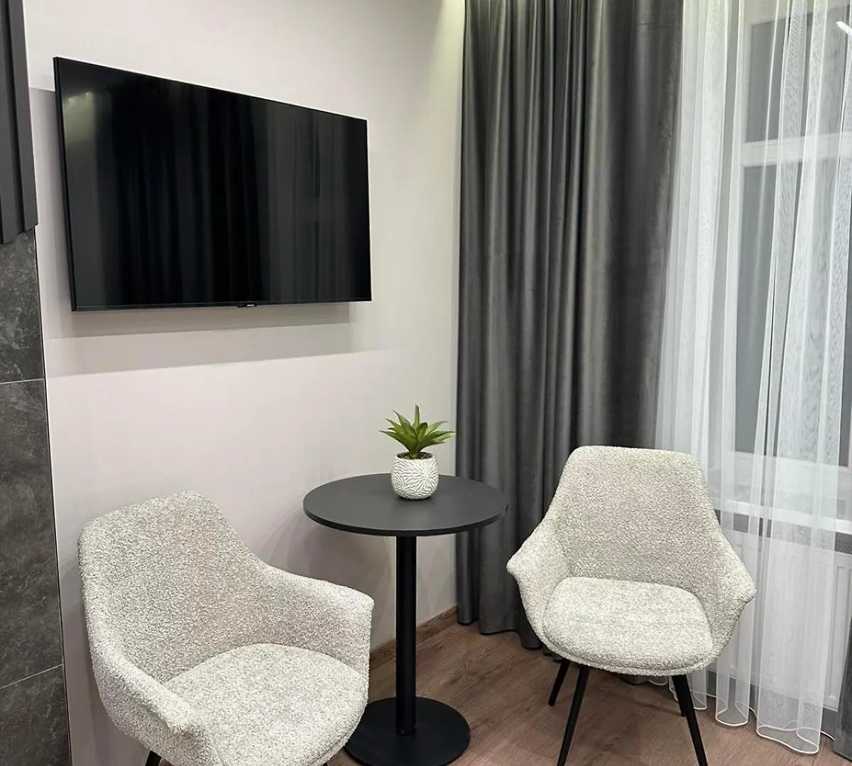 Leogrand Apartments On Virmenska 14 リヴィウ