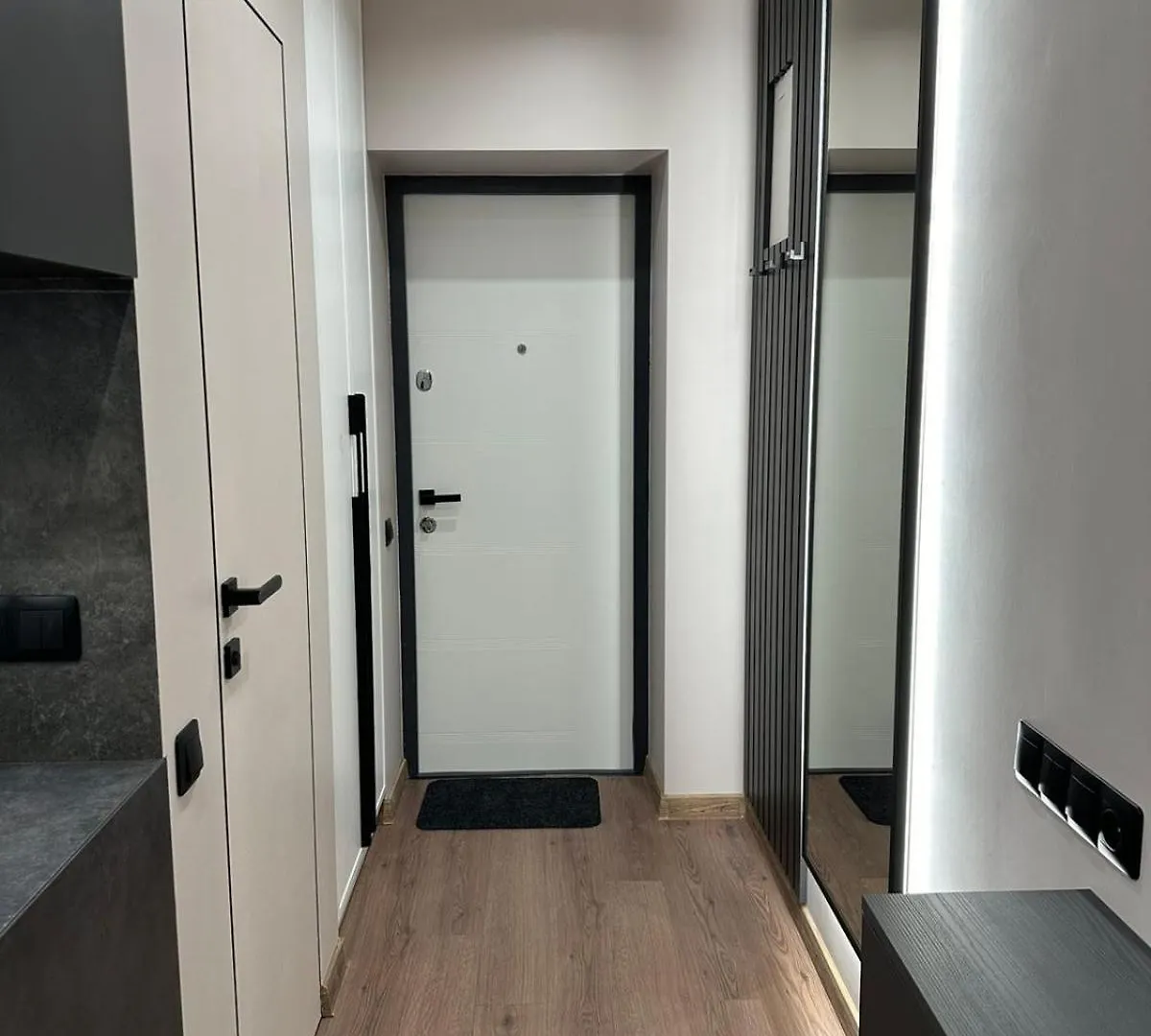 Leogrand Apartments On Virmenska 14 リヴィウ 0*,  ウクライナ